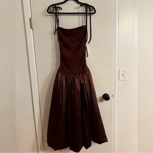 Amy Lynn Alexa Puffball Midi Dress xs